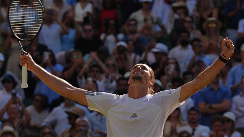 Alexander Zverev jubelt über seinen Sieg in Wimbledon.