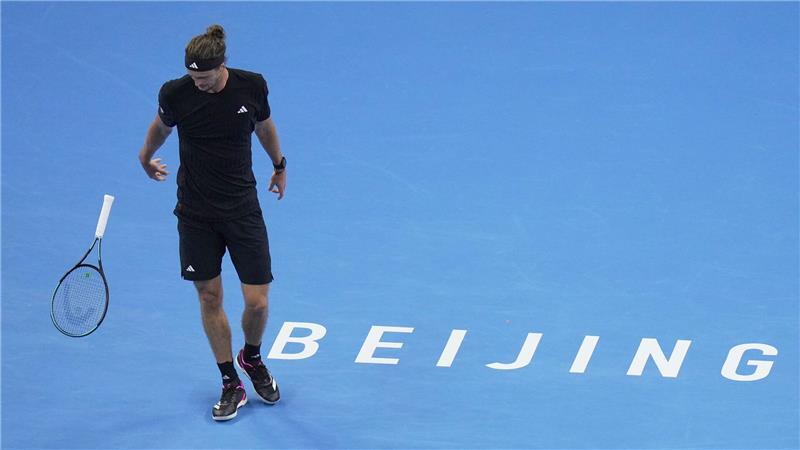 Sorgen werden größer: Zverev sucht weiter nach seiner Form Alexander Zverev ließ seinen Frust am Schläger aus.