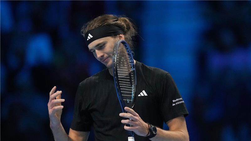 Alexander Zverev muss im Gruppenfinale der ATP Finals gegen das Vorrunden-Aus kämpfen.