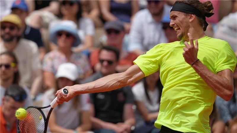 Schwacher Start, dann Steigerung: Zverev in Runde drei Alexander Zverev musste in Paris nur zu Beginn ein bisschen zittern.