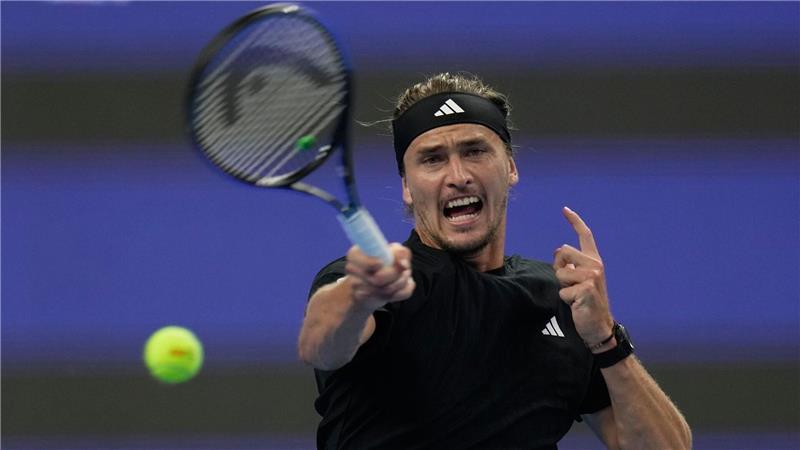 Schrecksekunde für Zverev bei Auftaktsieg in Shanghai Alexander Zverev schafft es mit einiger Mühe in die nächste Runde von Shanghai.