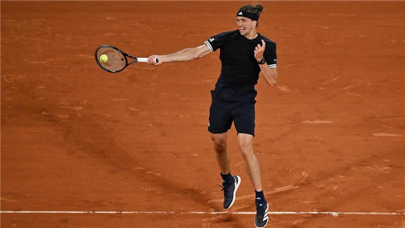 Alexander Zverev schlägt sich ins Achtelfinale der French Open durch.
