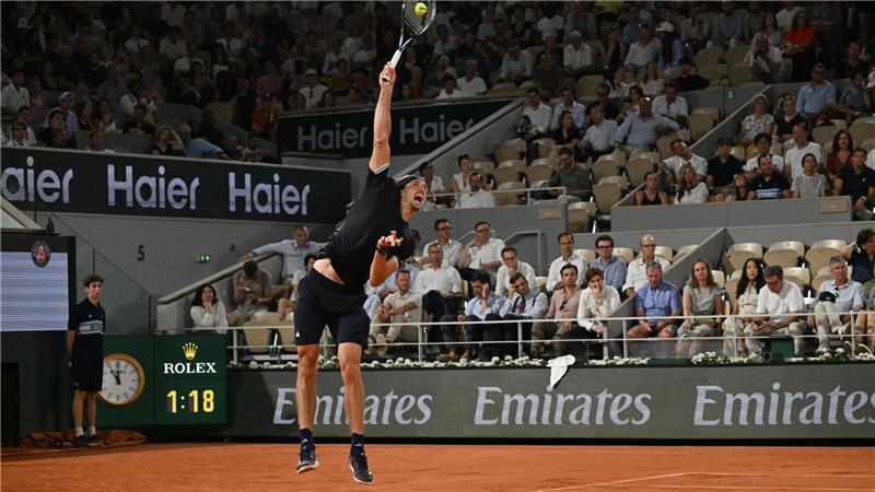 Plötzlich Topfavorit: Nachtarbeiter Zverev ohne Titelansage Alexander Zverev streckt sich.