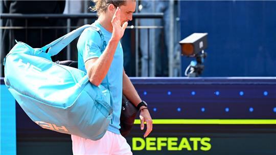 Alexander Zverev verabschiedet sich nach seiner Halbfinalniederlage vom Publikum in München.