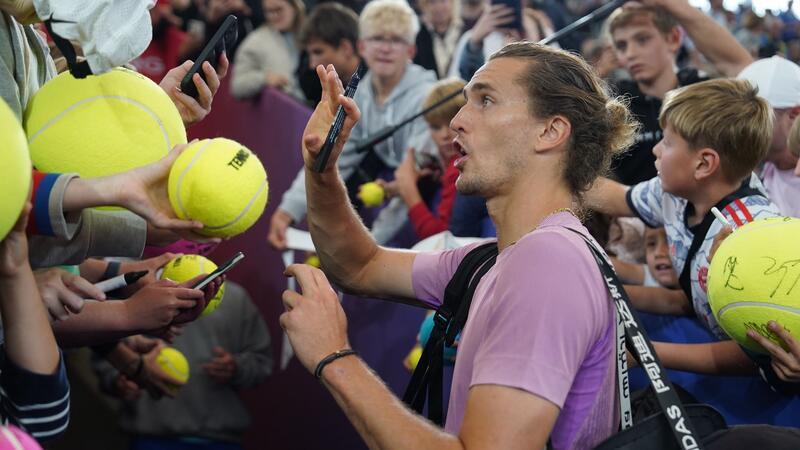 Zverev: Fahnenträger in Paris wäre die größte Ehre Alexander Zverev wäre gerne Fahnenträger der deutschen Olympia-Mannschaft in Paris.