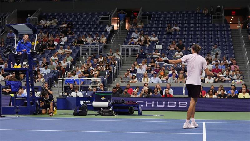 „Verrückt“? Debatte um Tennis-Nachtspiele in New York Alexander Zverev war bislang stets am späten Abend im Einsatz - vor häufig nicht einmal halbleeren Tribünen.