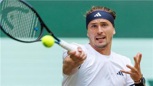 Alexander Zverev zeigte im Achtelfinale des Rasenturniers in Halle einen guten Auftritt. 