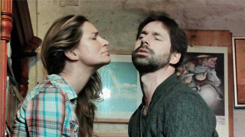 Alexandra Kamp und Dietmar Horcicka fetzen und lieben sich gleichermaßen in „Gut gegen Nordwind“ und der Fortsetzung „Alle sieben Wellen“ . Beide Adaptionen sind hintereinander auf der Halepaghen-Bühne zu sehen.