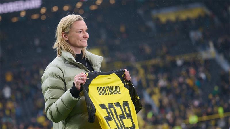 „Extrem heiß“: Popp und BVB-Frauen starten in Regionalliga Alexandra Popp unterschrieb nach ihrer Zeit beim VfL Wolfsburg beim BVB. (Archivbild)