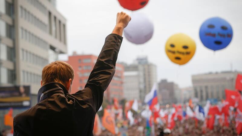 Russische Justiz: Kremlgegner Nawalny in Haft gestorben Alexej Nawalny bei einer Protestkundgebung in Moskau (2012).