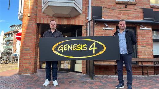 Alfred Gjoshi und Mariglen Dade (rechts) haben in der Altstadt ein zweites Restaurant übernommen.