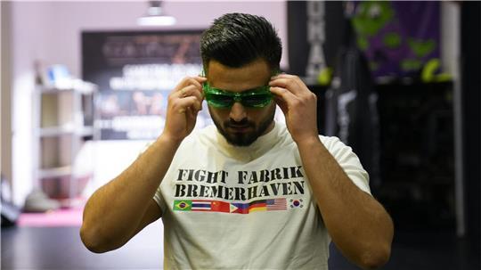 Ali Reza Rasuli ist Profi-MMA-Kämpfer. Mit Neuroathletik arbeitet er an Details, die ihm später im Ring helfen sollen.