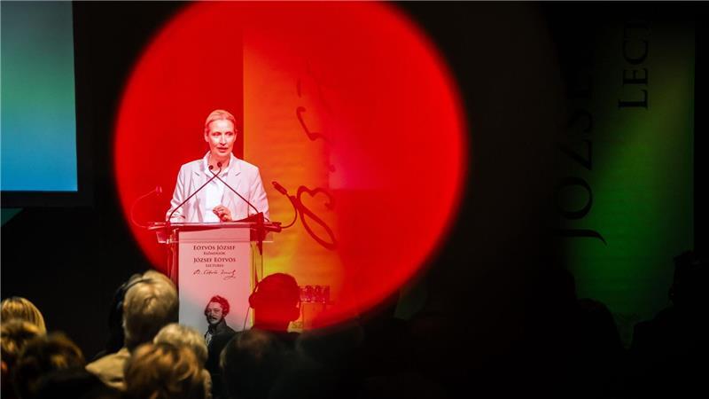 Bilder des Tages Alice Weidel, Co-Vorsitzende der AfD, hält im Institut des 21. Jahrhunderts in Budapest einen Vortrag unter dem Motto „Deutschland und Europa“.