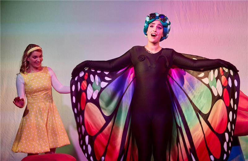 "Alice im Wunderland" wird im Theater für Kinder in Hamburg-Altona gezeigt. Foto: Georg Wendt/dpa