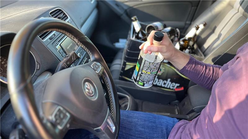 Alkohol am Steuer: Diesem Problem begegnet die Polizei nicht immer so offensichtlich wie auf diesem Symbolfoto.