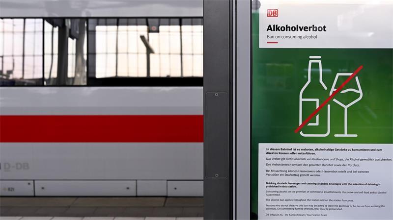 Winterzeit, Tankrabatt, Bahnhöfe: Was sich im Oktober ändert Alkohol in Bahnhöfen will die Deutsche Bahn nicht mehr. (Symbolbild)