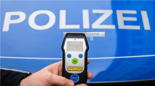 Alkoholisierte Auto- und Radfahrer haben die Harburger Polizei in Atem gehalten. (Symbolbild)