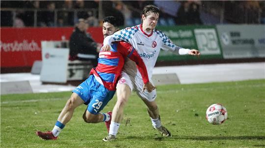 Alla Aid Hamid (links) hat einen schweren Stand gegen Norderstedt.