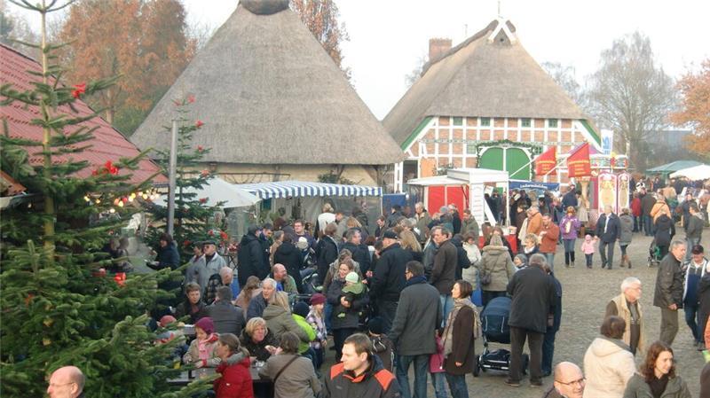 Alle Jahre wieder: Stimmungsvoller Weihnachtsmarkt dank der idyllischen Kulisse des Beekhoffs.