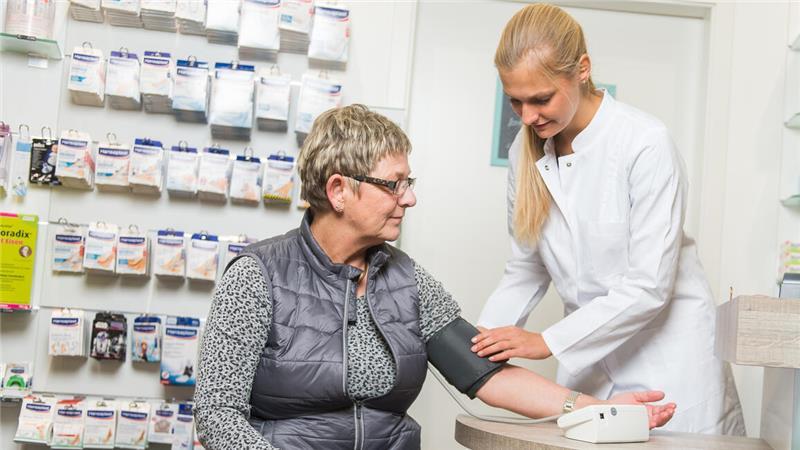 Diagnose Bluthochdruck? Das können Sie selbst tun Alle, denen ein blutdrucksenkendes Medikament verschrieben wurde, haben alle zwölf Monate Anspruch auf eine kostenlose Blutdruckmessung in der Apotheke.