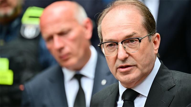 Allein auf Deradikalisierung zu setzen, „wäre sicherlich naiv“, sagt Innenminister Dobrindt.