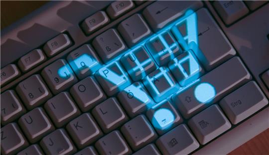 Allein bei Amazon sind im vergangenen Jahr mehr als sechs Millionen gefälschte Artikel beschlagnahmt und entsorgt worden. Symbolfoto: Jens Büttner/dpa