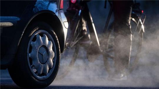 Allein in Deutschland muss Merceds-Benz zehntausende Diesel-Autos wegen einer illegalen Abgastechnik zurückrufen.