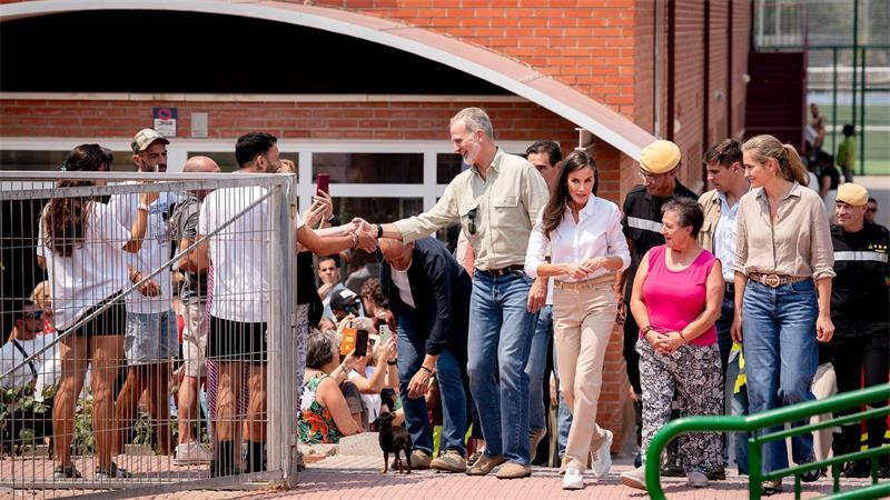 Langsame Fortschritte bei Waldbrand-Bekämpfung in Spanien Allein in der Region Madrid und den angrenzenden Provinzen sind 90.000 Menschen von Evakuierungen und Ausgangsbeschränkungen betroffen.