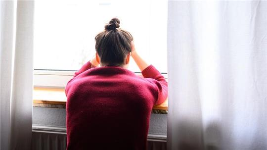 Allein sein: Personen, die unter einem Burn-out leiden, ziehen sich oft zurück.