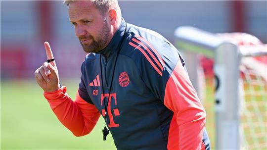 Alles hört auf sein Kommando: Aaron Danks beim Abschlusstraining in Aktion.