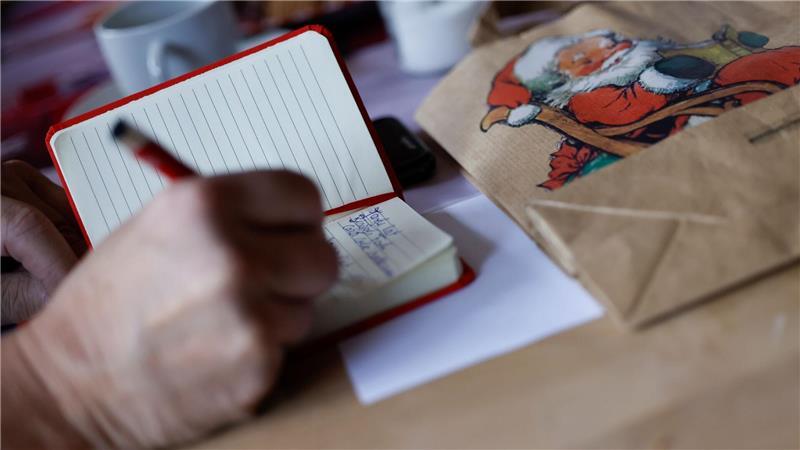 Die Ho-Ho-Hochschule: Hier werden Weihnachtsmänner gemacht Alles mitnotieren: Das Weihnachtsmann-Seminar dauert mehrere Stunden.