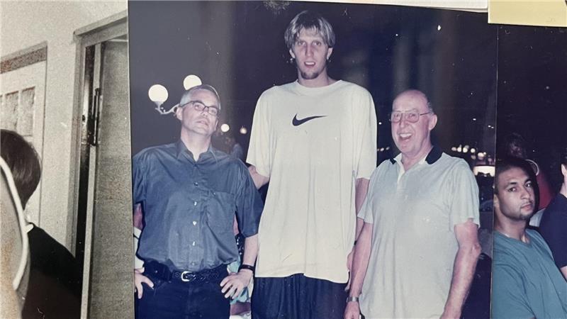 "Alles tolle Menschen, keine Spinner": Rudi Steinkamp traf Basketball-Weltstar Dirk Nowitzki.