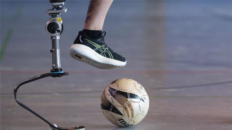 Teilhabe auf Leih-Basis Alltagsprothesen sind für den Einsatz beim Sport nicht ausgelegt.