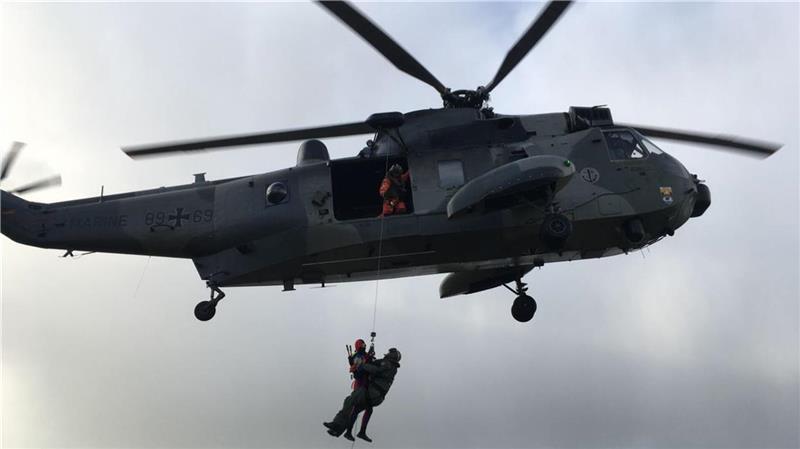 Als Camper in Sehestedt von einer Sturmflut überrascht wurden, forderte die Einsatzleitung der DLRG Luftunterstützung an. 