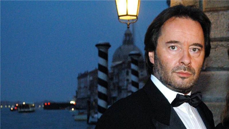 Als Commissario Brunetti löste Kockisch Kriminalfälle in der malerischen Kulisse von Venedig.