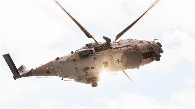 Als Fotografin bei der Bundeswehr dokumentiert Julia Kelm unter anderem die Arbeit der Soldaten des Stützpunktes. Hier hat sie eine Übung mit dem NH90 Sea Lion und der DGzRS über der Nordsee fotografiert.