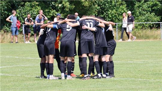 Als Gemeinschaft ein starkes Team: Die U17 des TuS Zeven besiegte die JSG KAWU beim Tag der Endspiele in Hassendorf mit 8:1. Foto: Hennings