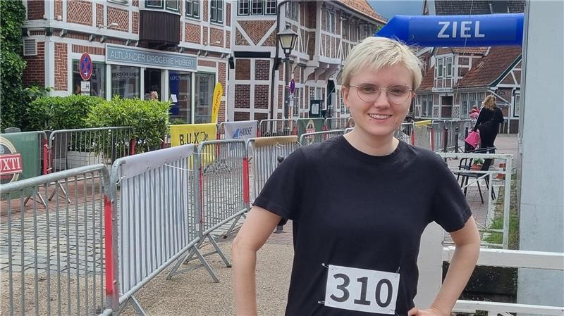 Als Komparsin am Set von Neuer Wind im Alten Land wirft TAGEBLATT-Volontärin Rebecca Haardt einen Blick hinter die Kulissen vom ZDF-Herzkino.
