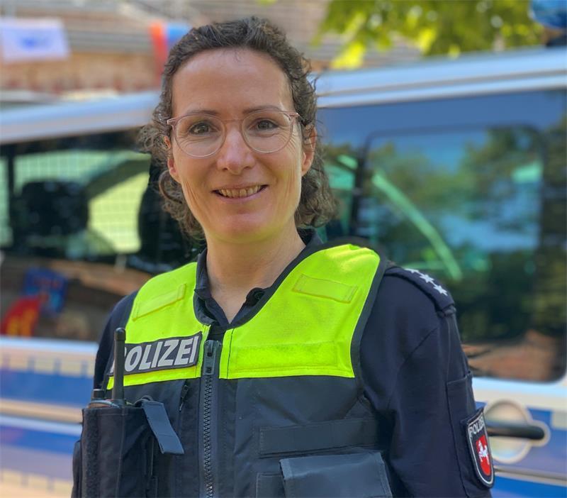 Blaulichttag in Grauerort: Das sind die Retter aus dem Kreis Stade Als Kontaktbeamtin ist Polizistin Silke Tonn häufig auf Streife in Stade anzutreffen.