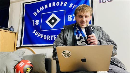Als Lennard Lissakowski seinen ersten HSV-Song aus Spaß hochlud, lief er überraschend gut