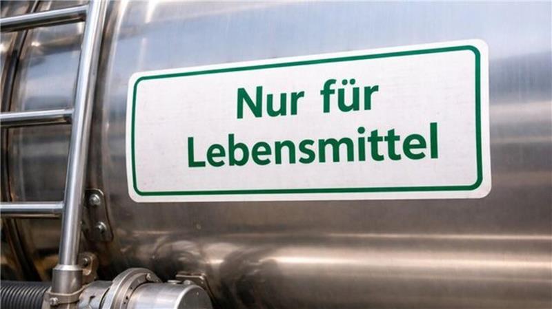 Als Massengut dürfen Lebensmittel nur in dafür vorgesehenen Containern und Tanks mit der Aufschrift „Nur für Lebensmittel“ befördert werden.