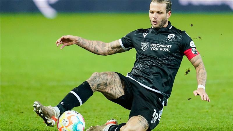 Als Profi ein Führungsspieler: Dennis Diekmeier. (Archivbild)