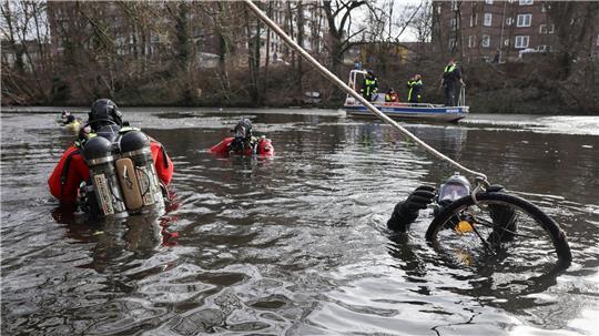 Als Standort wurde in diesem Jahr der Isebekkanal an der Hoheluftbrücke gewählt. 