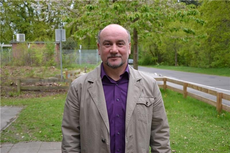 Als Streetworker in Stade und im Quartiermanagement im Altländer Viertel tätig: Viktor Henze .