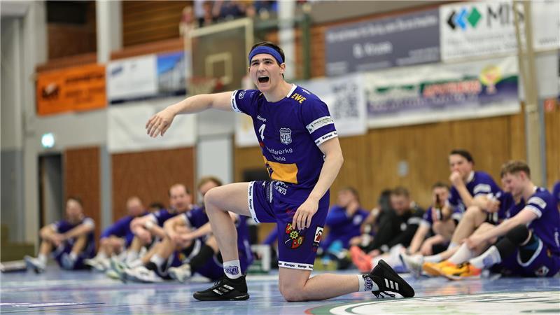 VfL Fredenbeck: Hammerprogramm zum Auftakt Als Tabellenzweiter hinter Varel stieg der VfL Fredenbeck in die 3. Liga auf und feierte ausgelassen.