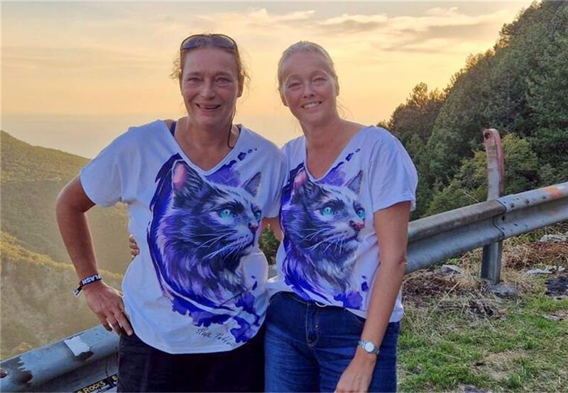 Als Team „Nordic Wild Cats“ in passender Kleidung: Corinna Kunze (rechts) und ihre Schwester Katja Heine-Schulz.