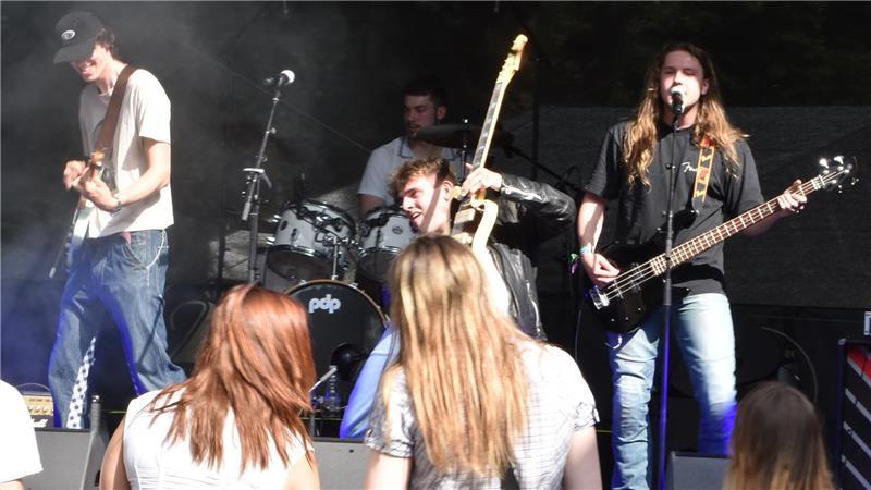Als The NoNames rockten sie schon die Bühne beim Buxtehuder Altstadtfest. Jetzt treten die jungen Musiker aus Stade und Drochtersen als Purp! beim Local Heroes Bandcontest an.