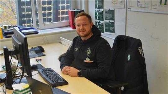 Als Trainer im Leistungszentrum des SV Werder Bremen gehört für Yannick Viol auch Büroarbeit zu den Aufgaben. Foto: Privat