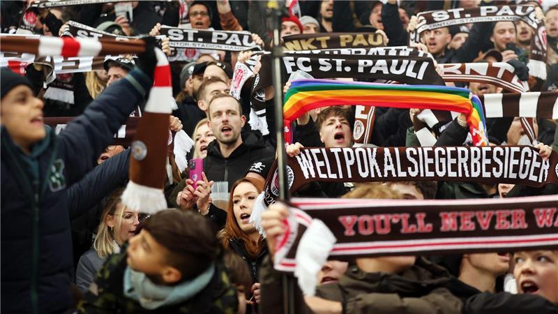 Als Weltpokalsiegerbesieger feierte sich der FC St. Pauli im Jahr 2002.
