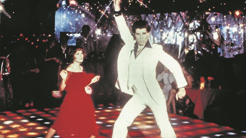 Ü60-Party: Alter schützt vor Discofieber nicht Als der Film "Saturday Night Fever" - hier ein Archivbild - im Dezember 1977 auf den Markt kam, löste er einen Disco-Boom aus: Alle wollten tanzen wie John Travolta. Auch die Senioren bei der ersten Ü60-Party müssen sich keinen Zwang antun, wenn der Song in Beverstedt erklingt.